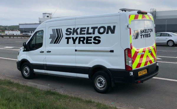 Mobile tyre fitting van